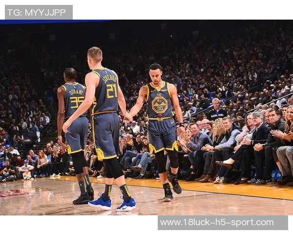 勇士队与前锋马勒维莱昂斯签署双向合同同时裁掉次轮秀图希 勇士队与前锋马勒维莱昂斯签署双向合同同时裁掉次轮秀图希